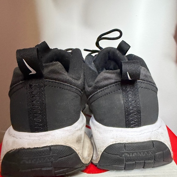 Nike Air Max INTRLK Black and White Sneakers Size 9 (used) - Picture 5 of 9